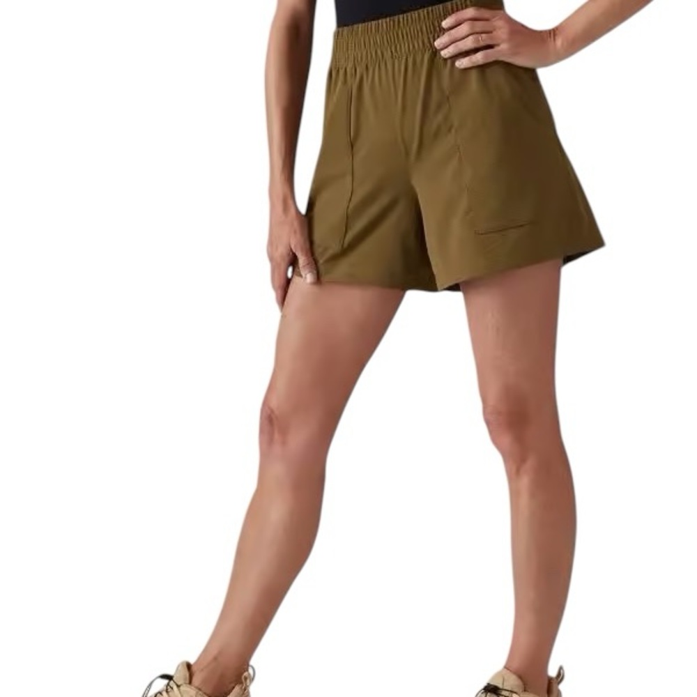 Athleta Boundless Short in Aspen Olive